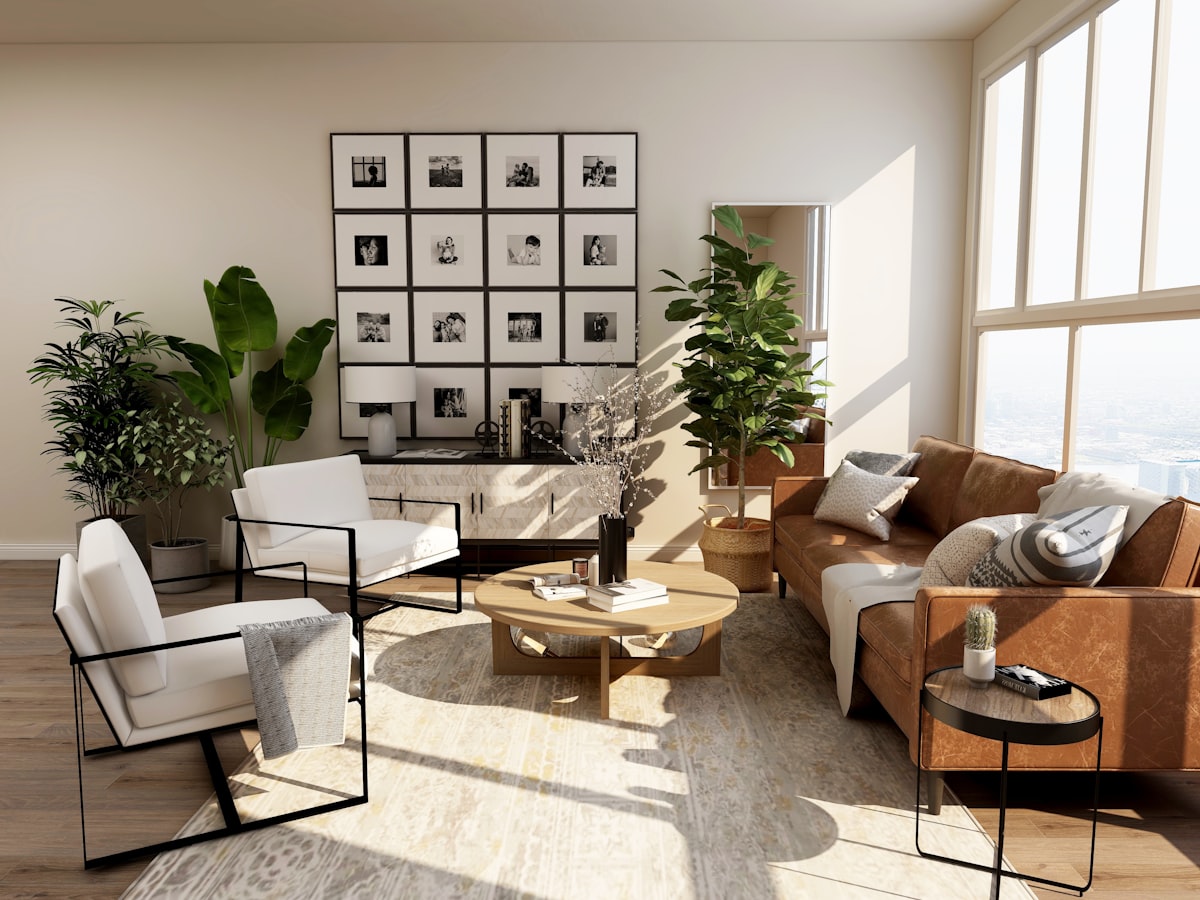 Interior ruang keluarga modern dengan sofa linen netral dan pencahayaan alami